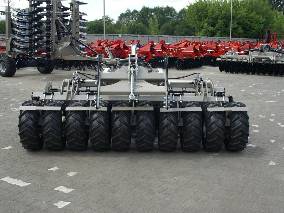 Grades de discos nuevo ROLEX Scheibenegge /  Disc harrow with hydropack and tire roller / Dechaumeur à disques / Erpice a dischi / Дисковая борона с гидропаком и колёсным катком / Agregat talerzowy uprawowy z hydropackiem i: foto 13