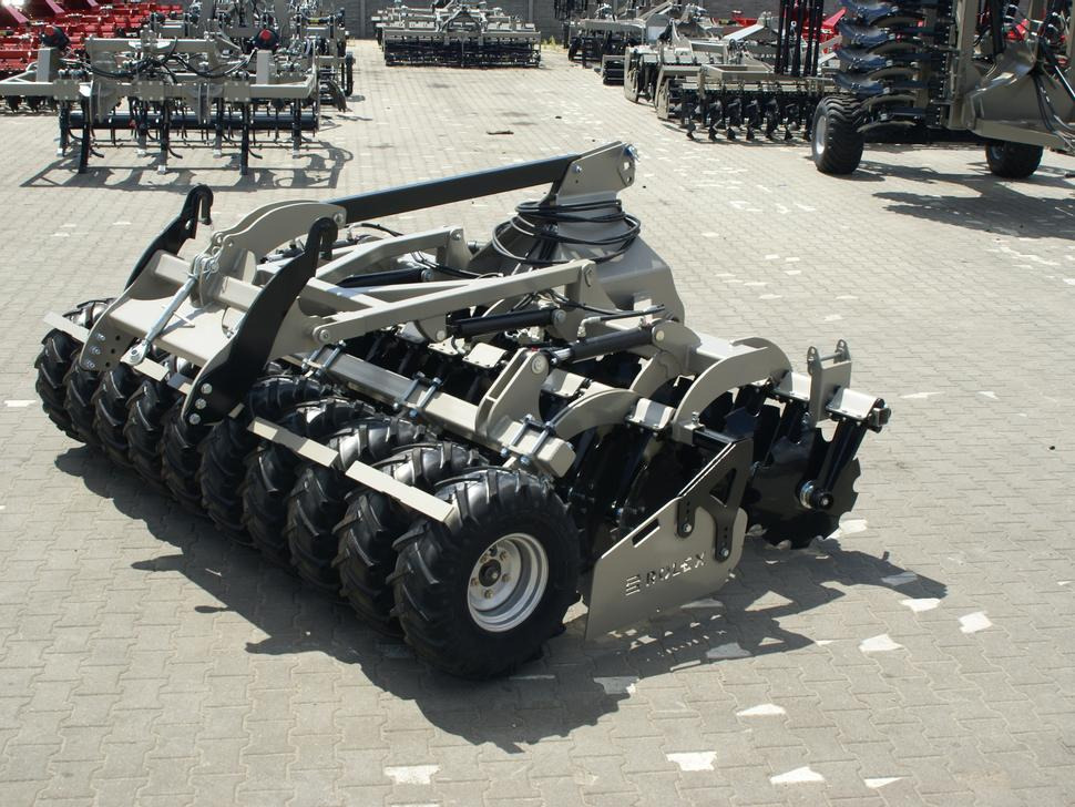 Grades de discos nuevo ROLEX Scheibenegge /  Disc harrow with hydropack and tire roller / Dechaumeur à disques / Erpice a dischi / Дисковая борона с гидропаком и колёсным катком / Agregat talerzowy uprawowy z hydropackiem i: foto 11