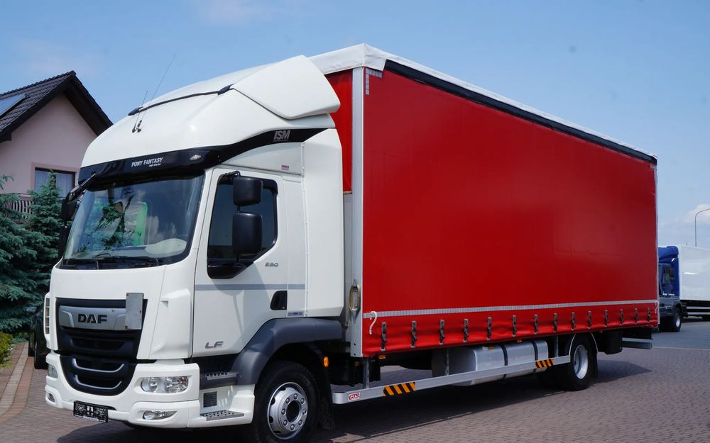 DAF LF 290 EURO 6 FIRANKA DŁ. 8.6m 21 PALET ŁAD 8.250 KG - Caminhão com lona: foto 2 DAF LF 290 EURO 6 FIRANKA DŁ. 8.6m 21 PALET ŁAD 8.250 KG - Caminhão com lona: foto 2