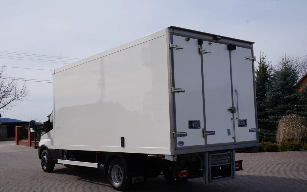 Iveco DAILY 70c17 CHŁODNIA 5 m Thermo king V-500 MAX Wzorowy Stan - Caminhão frigorífico: foto 4 Iveco DAILY 70c17 CHŁODNIA 5 m Thermo king V-500 MAX Wzorowy Stan - Caminhão frigorífico: foto 4