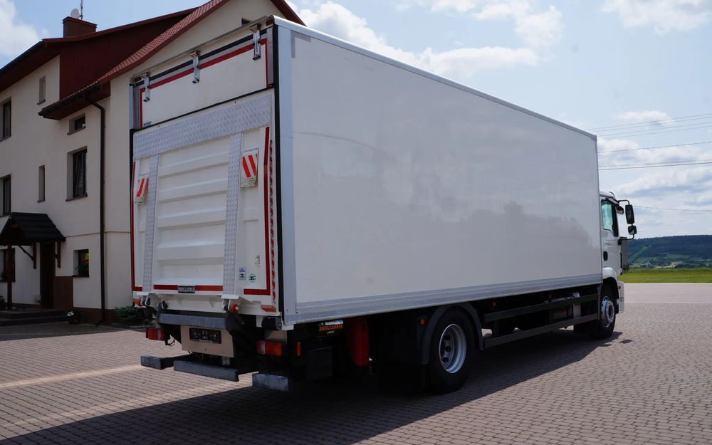 MAN TGM 18.250 / 18.290 EURO 6 KONTENER 19 PALET ŁAD. 9800 KG WINDA - Caminhão furgão: foto 4 MAN TGM 18.250 / 18.290 EURO 6 KONTENER 19 PALET ŁAD. 9800 KG WINDA - Caminhão furgão: foto 4