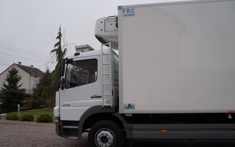 Mercedes-Benz ATEGO 1318 EURO 5 132 TYS KM CHŁODNIA CARRIER 750 WINDA - Caminhão frigorífico: foto 3 Mercedes-Benz ATEGO 1318 EURO 5 132 TYS KM CHŁODNIA CARRIER 750 WINDA - Caminhão frigorífico: foto 3