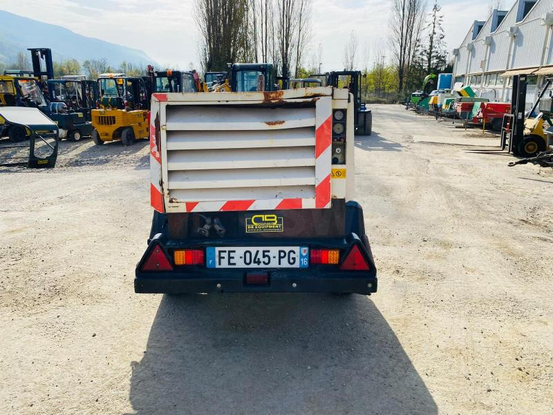 ATLAS COPCO XAS 56 Compresseur d'air sur roues - Compressor de ar: foto 4 ATLAS COPCO XAS 56 Compresseur d'air sur roues - Compressor de ar: foto 4