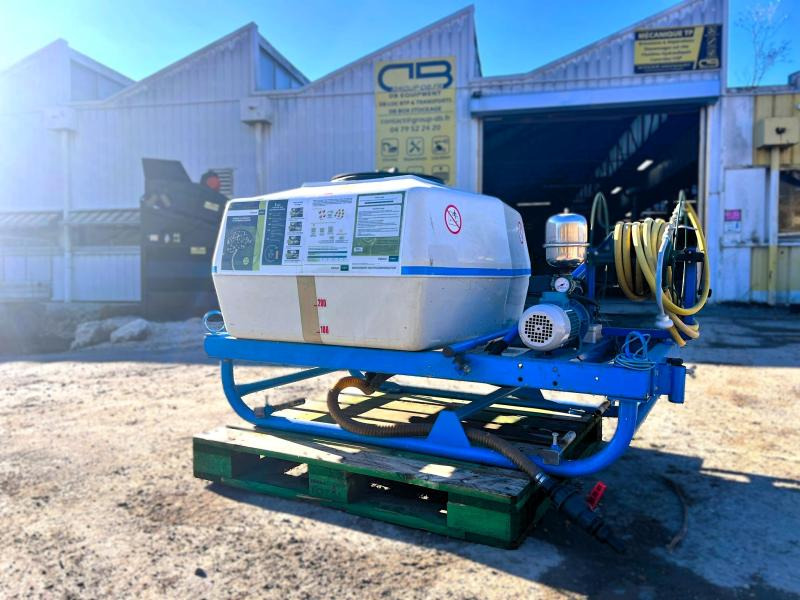 BLANCHARD CUVE D'ARROSAGE PULVERISATEUR AVEC POMPE ELECTRIQUE SUR BERCE (NET DE TVA) - Pulverizador montado: foto 1 BLANCHARD CUVE D'ARROSAGE PULVERISATEUR AVEC POMPE ELECTRIQUE SUR BERCE (NET DE TVA) - Pulverizador montado: foto 1