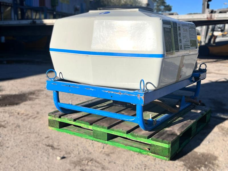 BLANCHARD CUVE D'ARROSAGE PULVERISATEUR AVEC POMPE ELECTRIQUE SUR BERCE (NET DE TVA) - Pulverizador montado: foto 5 BLANCHARD CUVE D'ARROSAGE PULVERISATEUR AVEC POMPE ELECTRIQUE SUR BERCE (NET DE TVA) - Pulverizador montado: foto 5