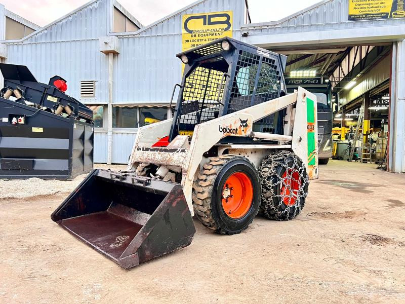 Bobcat 643 Mini-chargeur avec balayeuse et godet - Mini carregadeira: foto 1 Bobcat 643 Mini-chargeur avec balayeuse et godet - Mini carregadeira: foto 1