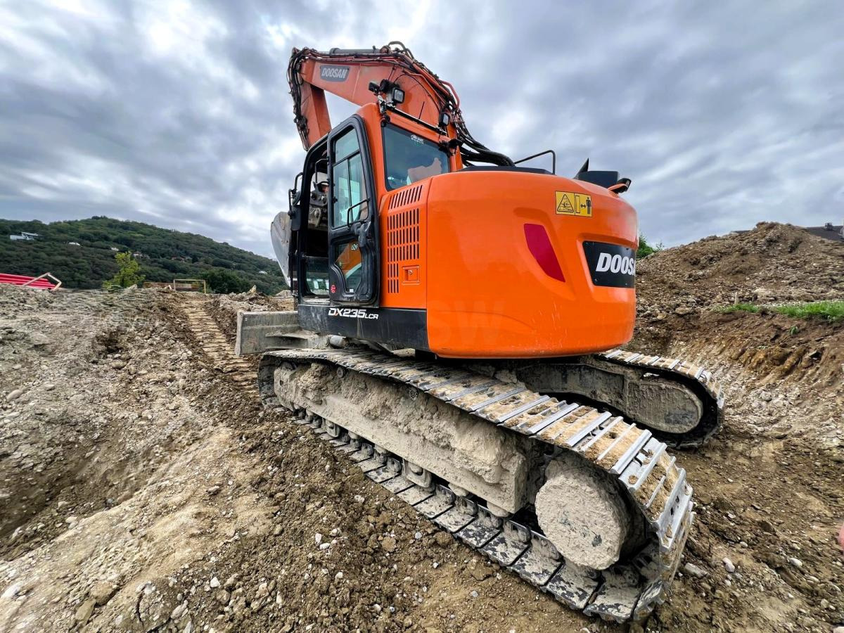 Doosan DX235 LCR-5 PELLE A CHENILLES 26T - Escavadora de rastos: foto 2 Doosan DX235 LCR-5 PELLE A CHENILLES 26T - Escavadora de rastos: foto 2