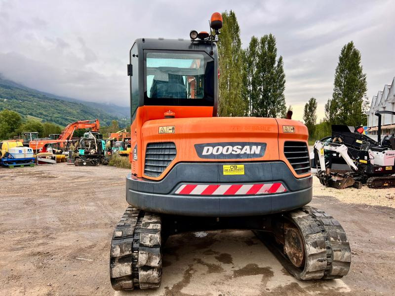Doosan DX80R PELLE A CHENILLES 8,5T - Escavadora de rastos: foto 4 Doosan DX80R PELLE A CHENILLES 8,5T - Escavadora de rastos: foto 4