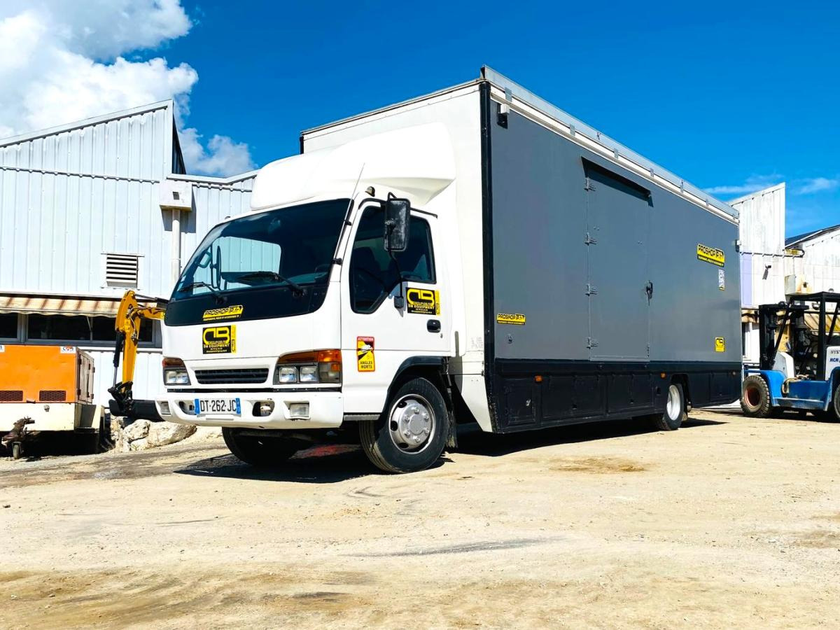 ISUZU Camion SÉRIE N AVEC 2 STRUCTURES CHAPITEAUX - Caminhão furgão: foto 1 ISUZU Camion SÉRIE N AVEC 2 STRUCTURES CHAPITEAUX - Caminhão furgão: foto 1