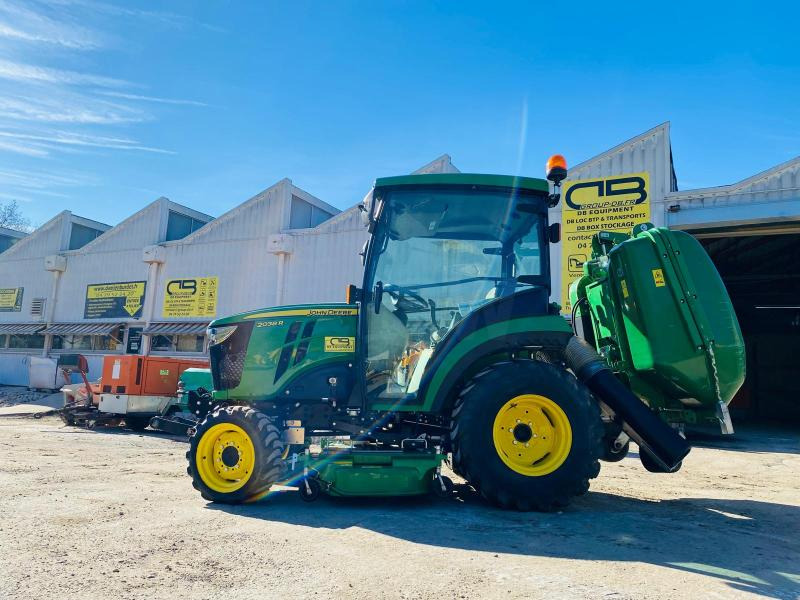 John Deere 2038R avec plateau de coupe et bas de ramassage - Mini trator: foto 2 John Deere 2038R avec plateau de coupe et bas de ramassage - Mini trator: foto 2