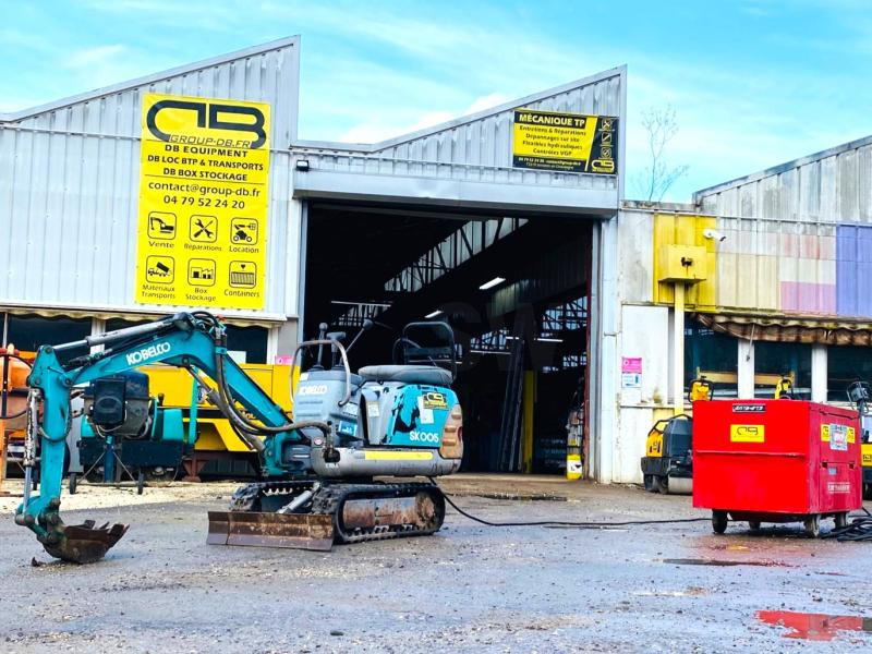 KOBELCO Mini pelle électrique SK007 - Mini escavadeira: foto 1 KOBELCO Mini pelle électrique SK007 - Mini escavadeira: foto 1