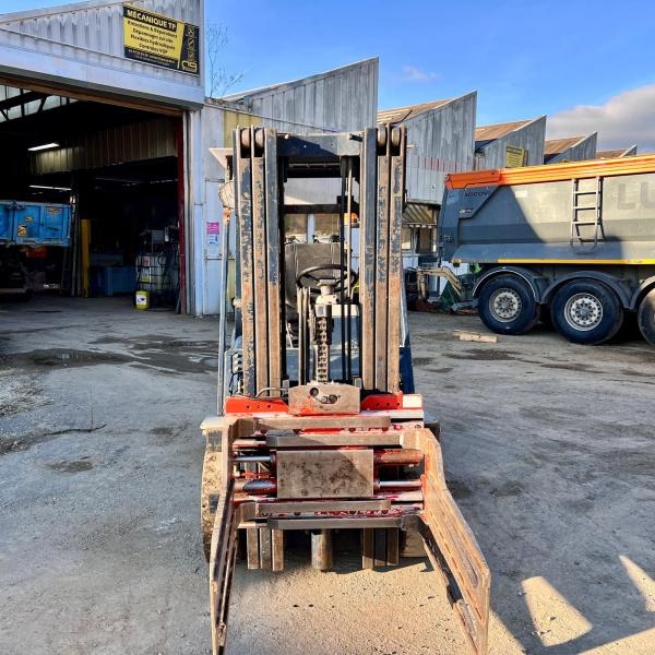 KOMATSU Chariot élévateur à gaz FG25T-11E (AVEC PINCE) - Empilhadeira a gás: foto 5 KOMATSU Chariot élévateur à gaz FG25T-11E (AVEC PINCE) - Empilhadeira a gás: foto 5