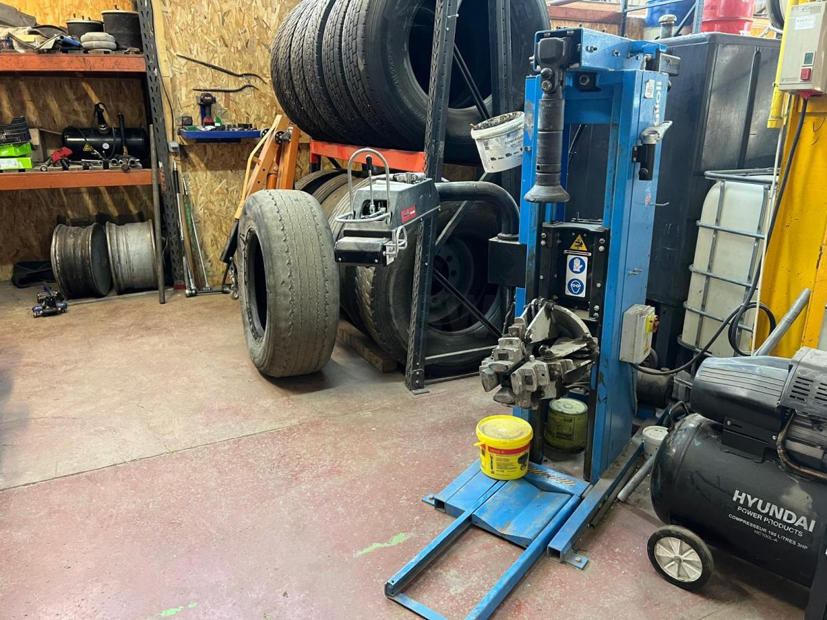 Ravaglioli Démonte pneus GRS926 - Equipamento para oficina: foto 3 Ravaglioli Démonte pneus GRS926 - Equipamento para oficina: foto 3