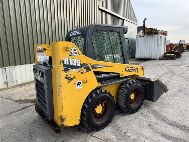 Gehl Gehl R135 Skid Steer - Mini carregadeira: foto 4 Gehl Gehl R135 Skid Steer - Mini carregadeira: foto 4