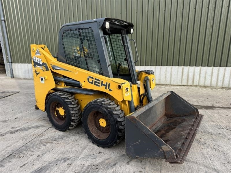 Gehl Gehl R135 Skid Steer - Mini carregadeira: foto 3 Gehl Gehl R135 Skid Steer - Mini carregadeira: foto 3
