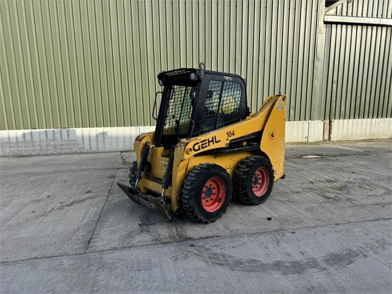 Gehl Gehl R165 Skid Steer - Mini carregadeira: foto 1 Gehl Gehl R165 Skid Steer - Mini carregadeira: foto 1