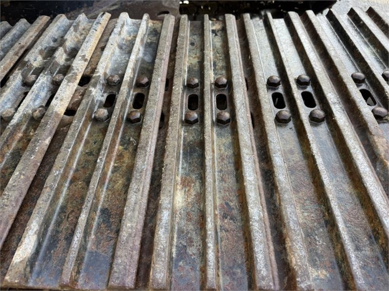 Caminhão articulado JCB JS 131 LC+ Excavator: foto 13 Caminhão articulado JCB JS 131 LC+ Excavator: foto 13