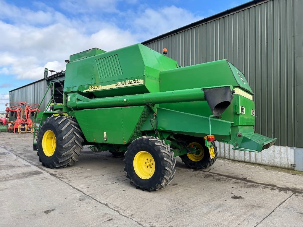 John Deere 1550 WTS - Ceifeira debulhadora: foto 4 John Deere 1550 WTS - Ceifeira debulhadora: foto 4