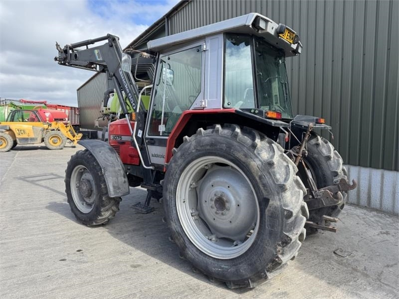 Massey Ferguson Massey Ferguson 3075 Dynashift *Low Hours* - Trator: foto 2 Massey Ferguson Massey Ferguson 3075 Dynashift *Low Hours* - Trator: foto 2