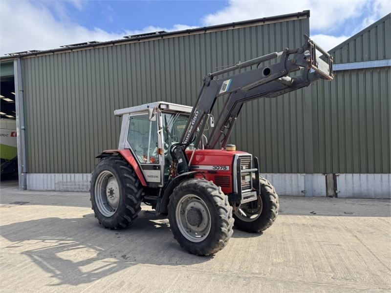 Massey Ferguson Massey Ferguson 3075 Dynashift *Low Hours* - Trator: foto 3 Massey Ferguson Massey Ferguson 3075 Dynashift *Low Hours* - Trator: foto 3