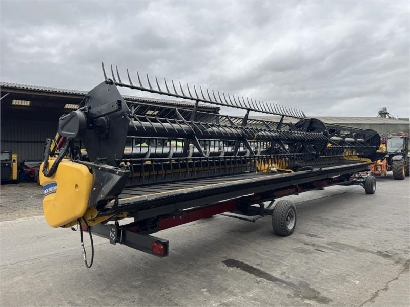 New Holland 8Z40 Draper Header - Equipamento para colheitadeira: foto 2 New Holland 8Z40 Draper Header - Equipamento para colheitadeira: foto 2