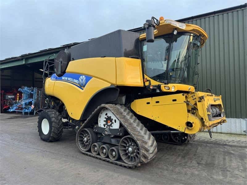 New Holland CR9080 c/w 30ft Varifeed Header - Equipamento para colheitadeira: foto 3 New Holland CR9080 c/w 30ft Varifeed Header - Equipamento para colheitadeira: foto 3