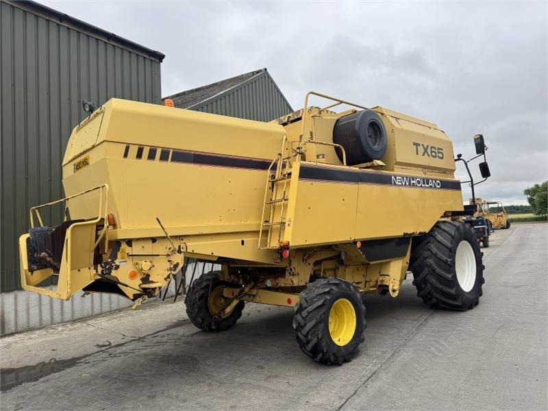 New Holland New Holland TX65 c/w 17ft Header - Equipamento para colheitadeira: foto 4 New Holland New Holland TX65 c/w 17ft Header - Equipamento para colheitadeira: foto 4