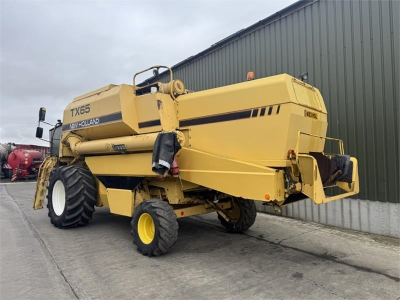 New Holland New Holland TX65 c/w 17ft Header - Equipamento para colheitadeira: foto 2 New Holland New Holland TX65 c/w 17ft Header - Equipamento para colheitadeira: foto 2