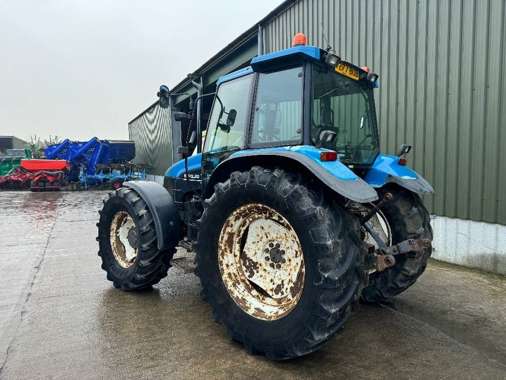 New Holland TS 100 - Trator: foto 2 New Holland TS 100 - Trator: foto 2