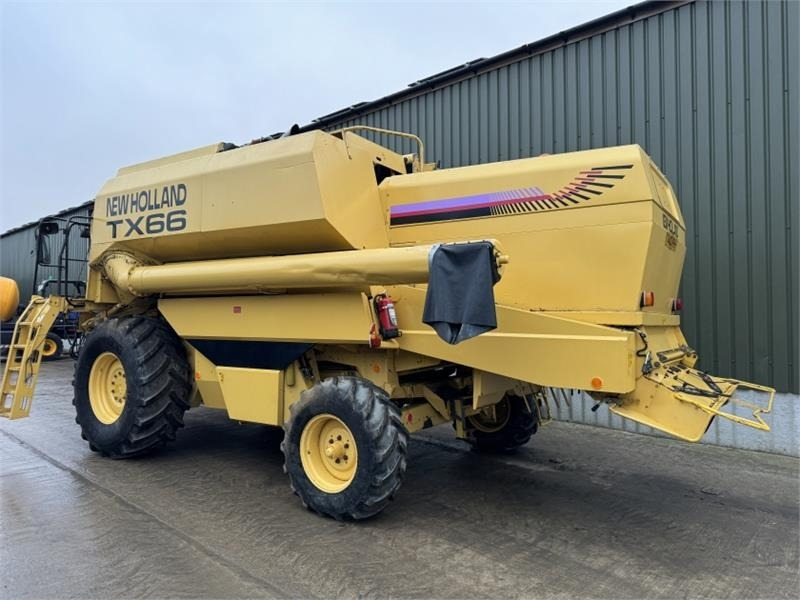 New Holland TX66 c/w 20ft Header - Equipamento para colheitadeira: foto 4 New Holland TX66 c/w 20ft Header - Equipamento para colheitadeira: foto 4