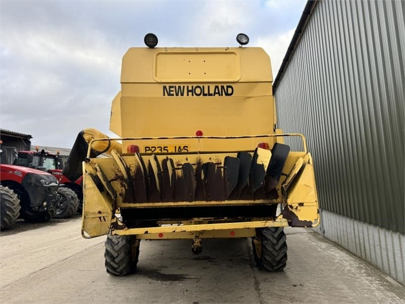 New Holland TX67 c/w 20ft Header - Equipamento para colheitadeira: foto 5 New Holland TX67 c/w 20ft Header - Equipamento para colheitadeira: foto 5