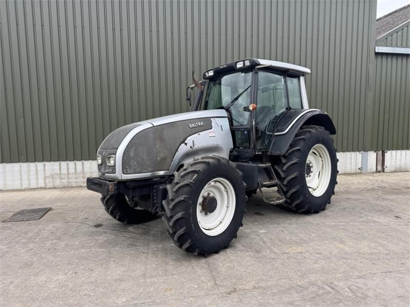 Valtra T121 Tractor - Trator: foto 1 Valtra T121 Tractor - Trator: foto 1