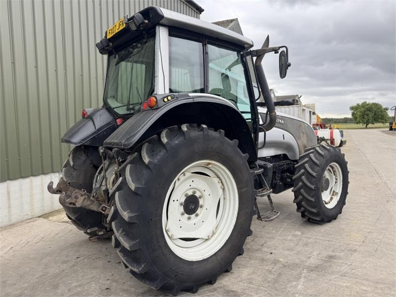 Valtra T121 Tractor - Trator: foto 4 Valtra T121 Tractor - Trator: foto 4