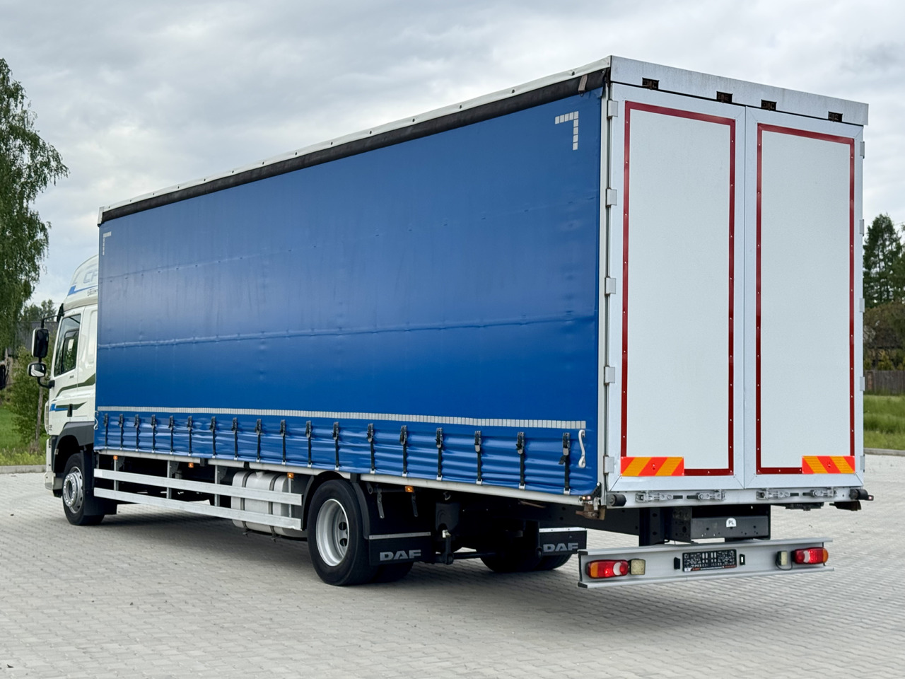 DAF CF 320 / FIRANKA / 24 EUROPALETY / SYPIALKA / AUTOMAT / KLIMA POSTOJOWA / 2017 ROK - Caminhão com lona: foto 4 DAF CF 320 / FIRANKA / 24 EUROPALETY / SYPIALKA / AUTOMAT / KLIMA POSTOJOWA / 2017 ROK - Caminhão com lona: foto 4