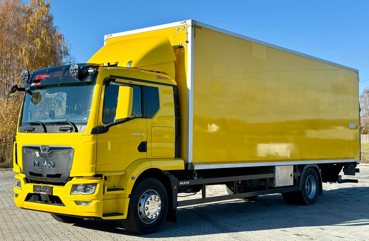 MAN 18.320 / IZOTERMA / GRZANA / WINDA / 20 EUROPALET / AUTOMAT / 170 TYŚ KM / 2021 R / SYPIALKA / CAŁY NA PODUSZKACH / SPROWADZONY / JAK NOWY - Caminhão isotérmico: foto 2 MAN 18.320 / IZOTERMA / GRZANA / WINDA / 20 EUROPALET / AUTOMAT / 170 TYŚ KM / 2021 R / SYPIALKA / CAŁY NA PODUSZKACH / SPROWADZONY / JAK NOWY - Caminhão isotérmico: foto 2