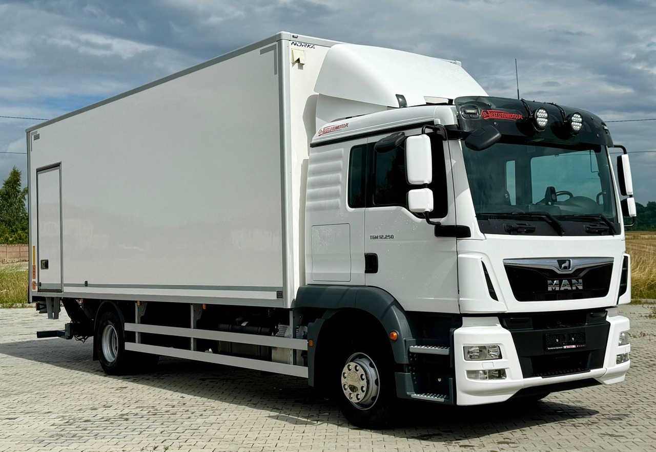MAN TGM 12.250 / TGL / IZOTERMA / WINDA / 18 EUROPALET / SYPIALKA / 2018 - Caminhão isotérmico: foto 1 MAN TGM 12.250 / TGL / IZOTERMA / WINDA / 18 EUROPALET / SYPIALKA / 2018 - Caminhão isotérmico: foto 1