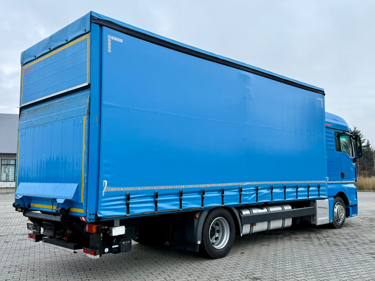 MAN TGX 18.360 / FIRANKA / WINDA / AUTOMAT / NOWE OPONY / EURO 6 / SYPIALKA / SPROWADZONY - Caminhão com lona: foto 5 MAN TGX 18.360 / FIRANKA / WINDA / AUTOMAT / NOWE OPONY / EURO 6 / SYPIALKA / SPROWADZONY - Caminhão com lona: foto 5