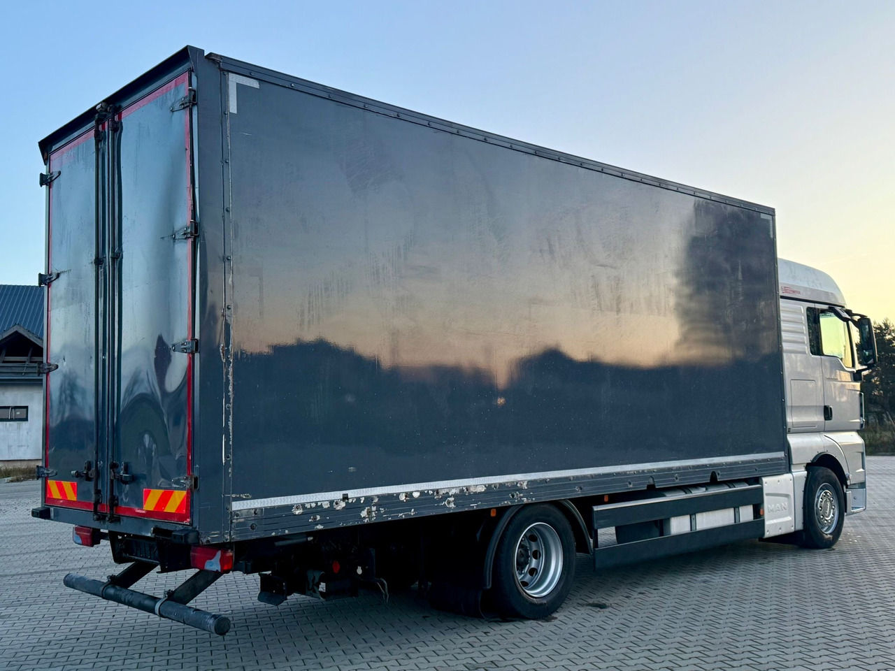 MAN TGX 18.400 / FIRANKA / KONTENER / NISKI PRZEBIEG / EURO 6 / AUTOMAT / SYPIALKA / 2016 ROK - Caminhão com lona: foto 3 MAN TGX 18.400 / FIRANKA / KONTENER / NISKI PRZEBIEG / EURO 6 / AUTOMAT / SYPIALKA / 2016 ROK - Caminhão com lona: foto 3