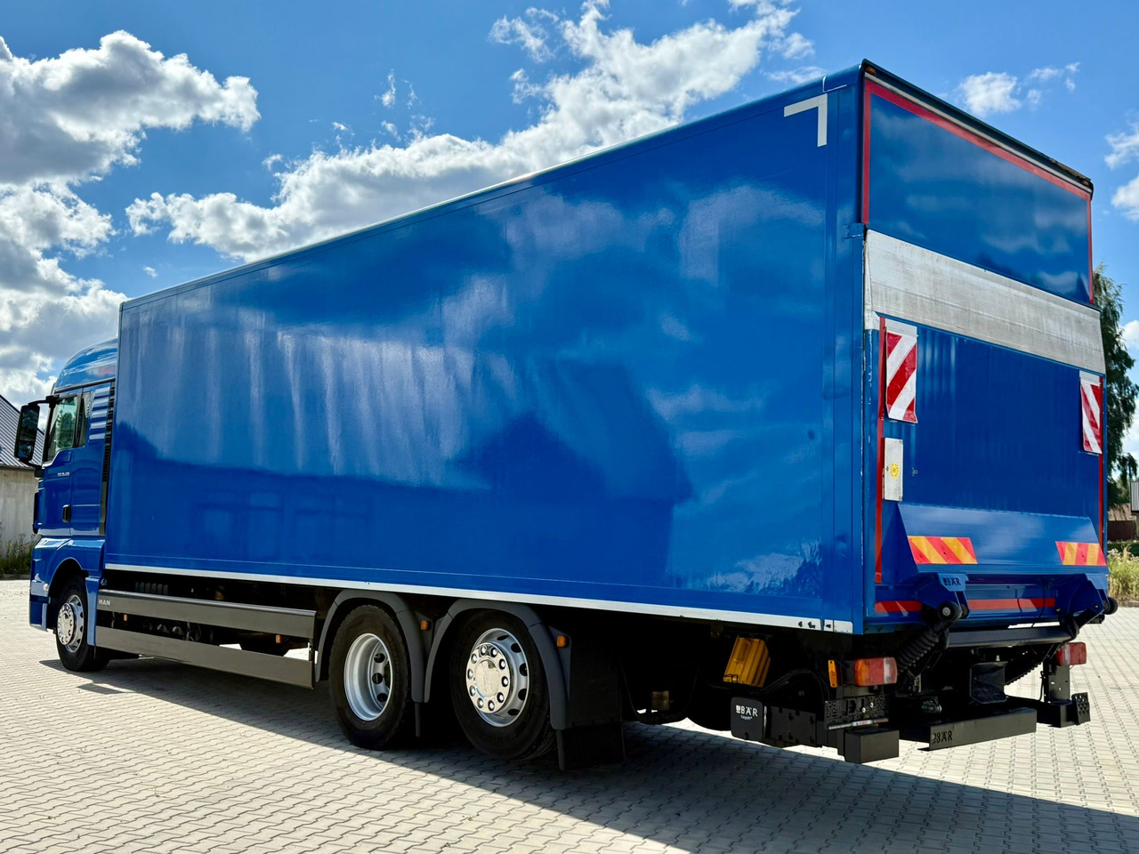 MAN TGX 26.420 / KONTENER / WINDA / 8.5 M DŁUGOŚCI / 21 EUROPALET / 6x2 / 3 OŚ PODNOSZONA I SKRĘTNA / ŁADOWNOŚĆ 14 415 KG / 2018 ROK / Z NIEMIEC - Caminhão furgão: foto 5 MAN TGX 26.420 / KONTENER / WINDA / 8.5 M DŁUGOŚCI / 21 EUROPALET / 6x2 / 3 OŚ PODNOSZONA I SKRĘTNA / ŁADOWNOŚĆ 14 415 KG / 2018 ROK / Z NIEMIEC - Caminhão furgão: foto 5