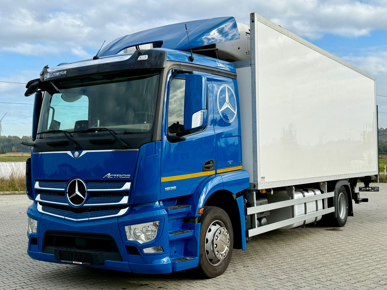 MERCEDES-BENZ ACTROS 1836 / CHŁODNIA / WINDA / 18 PALET / SILNIK 10677 cm3 / CARRIER / SYPIALKA / AUTOMAT / 2018 ROK - Caminhão frigorífico: foto 2 MERCEDES-BENZ ACTROS 1836 / CHŁODNIA / WINDA / 18 PALET / SILNIK 10677 cm3 / CARRIER / SYPIALKA / AUTOMAT / 2018 ROK - Caminhão frigorífico: foto 2