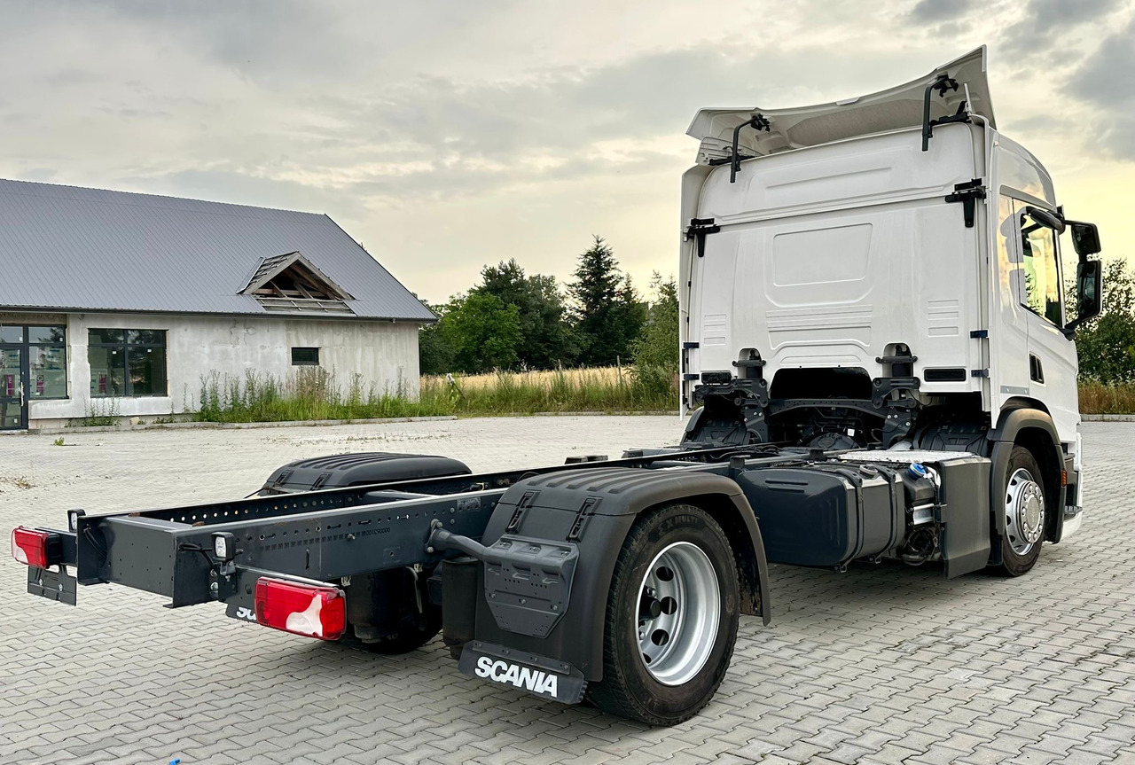SCANIA P220 / RAMA DO ZABUDOWY / ROZSTAW OSI 3.90 M / SILNIK 6 / WYWROTKA / BECZKA / HAKOWIEC / UTRZYMANIE DRÓG / AUTOMAT / 2019 ROK / NISKI PRZEBIEG - Caminhão chassi: foto 4 SCANIA P220 / RAMA DO ZABUDOWY / ROZSTAW OSI 3.90 M / SILNIK 6 / WYWROTKA / BECZKA / HAKOWIEC / UTRZYMANIE DRÓG / AUTOMAT / 2019 ROK / NISKI PRZEBIEG - Caminhão chassi: foto 4
