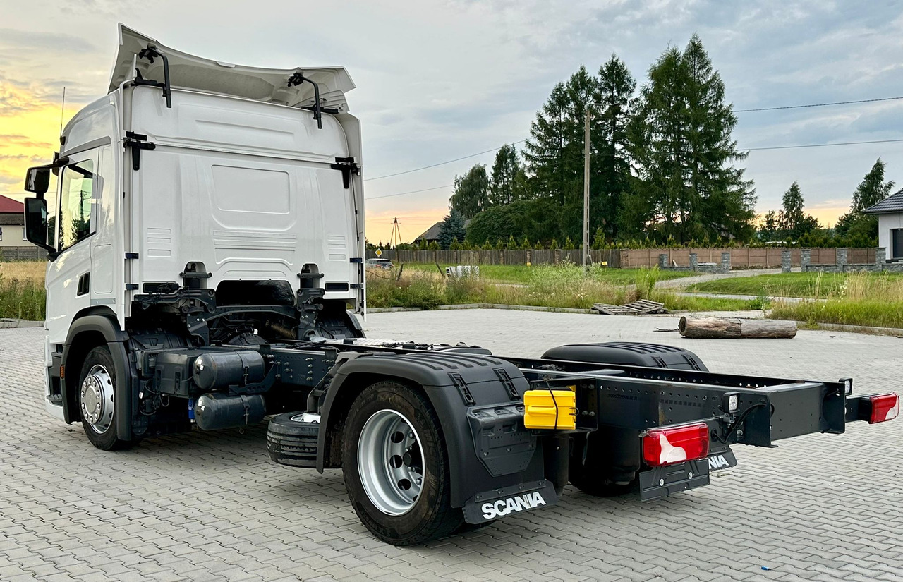 SCANIA P220 / RAMA DO ZABUDOWY / ROZSTAW OSI 3.90 M / SILNIK 6 / WYWROTKA / BECZKA / HAKOWIEC / UTRZYMANIE DRÓG / AUTOMAT / 2019 ROK / NISKI PRZEBIEG - Caminhão chassi: foto 3 SCANIA P220 / RAMA DO ZABUDOWY / ROZSTAW OSI 3.90 M / SILNIK 6 / WYWROTKA / BECZKA / HAKOWIEC / UTRZYMANIE DRÓG / AUTOMAT / 2019 ROK / NISKI PRZEBIEG - Caminhão chassi: foto 3