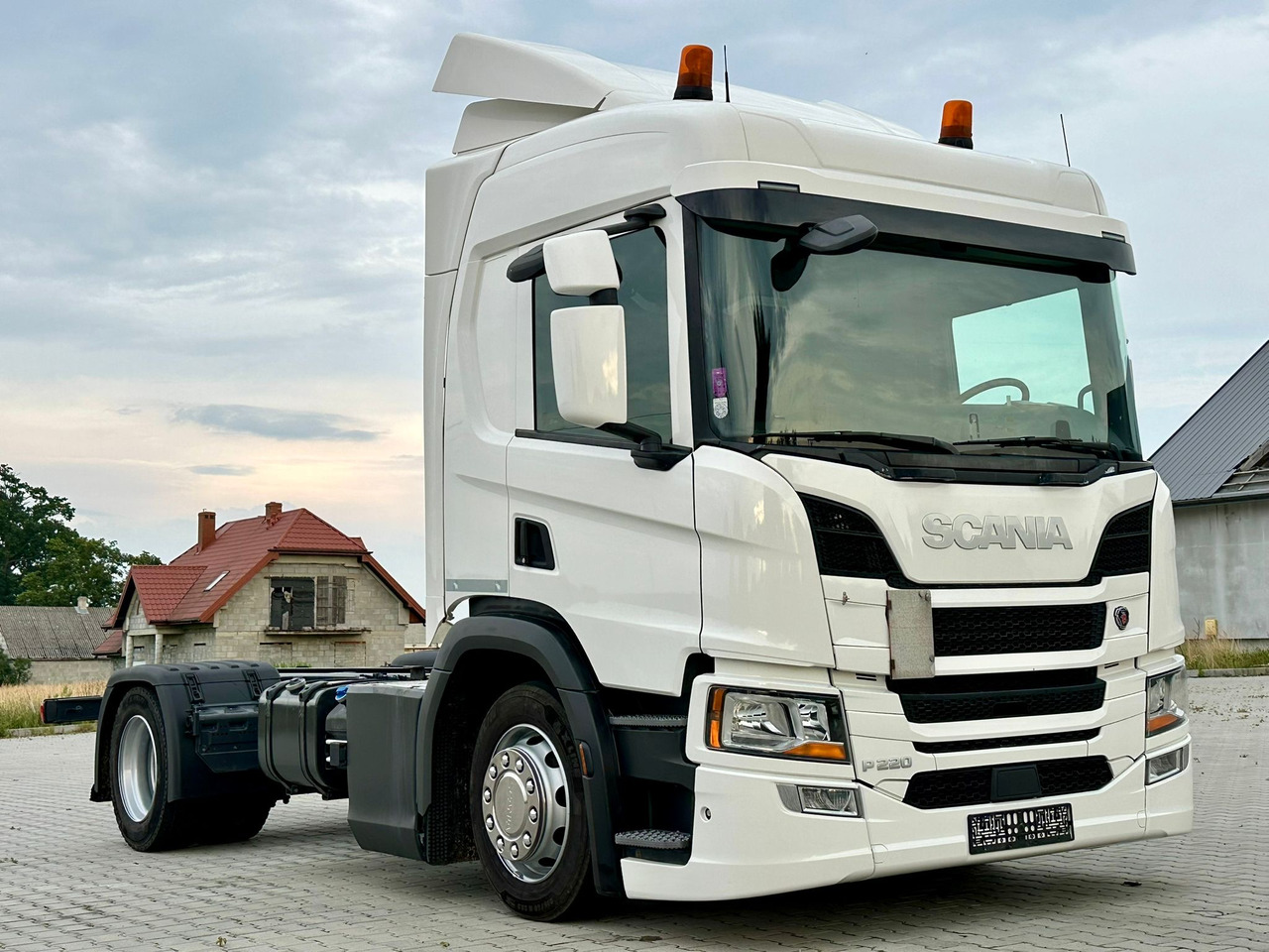 SCANIA P220 / RAMA DO ZABUDOWY / ROZSTAW OSI 3.90 M / SILNIK 6 / WYWROTKA / BECZKA / HAKOWIEC / UTRZYMANIE DRÓG / AUTOMAT / 2019 ROK / NISKI PRZEBIEG - Caminhão chassi: foto 1 SCANIA P220 / RAMA DO ZABUDOWY / ROZSTAW OSI 3.90 M / SILNIK 6 / WYWROTKA / BECZKA / HAKOWIEC / UTRZYMANIE DRÓG / AUTOMAT / 2019 ROK / NISKI PRZEBIEG - Caminhão chassi: foto 1