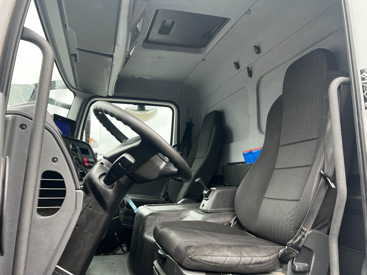 Caminhão furgão Mercedes-Benz Atego 1218 Euro 6, Full steel suspension: foto 13