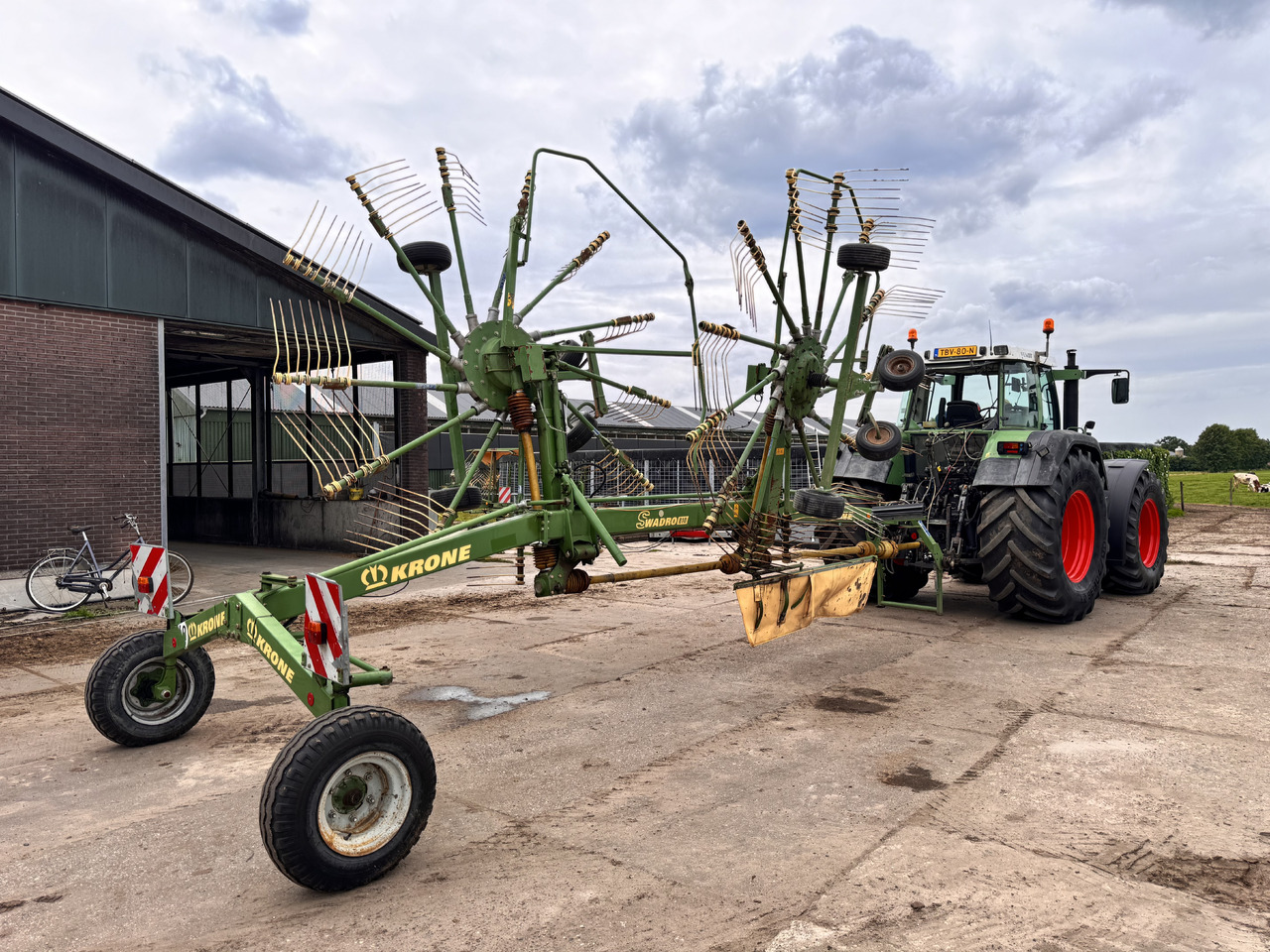 KRONE Swadro 810 - Ancinho enleirador: foto 3 KRONE Swadro 810 - Ancinho enleirador: foto 3