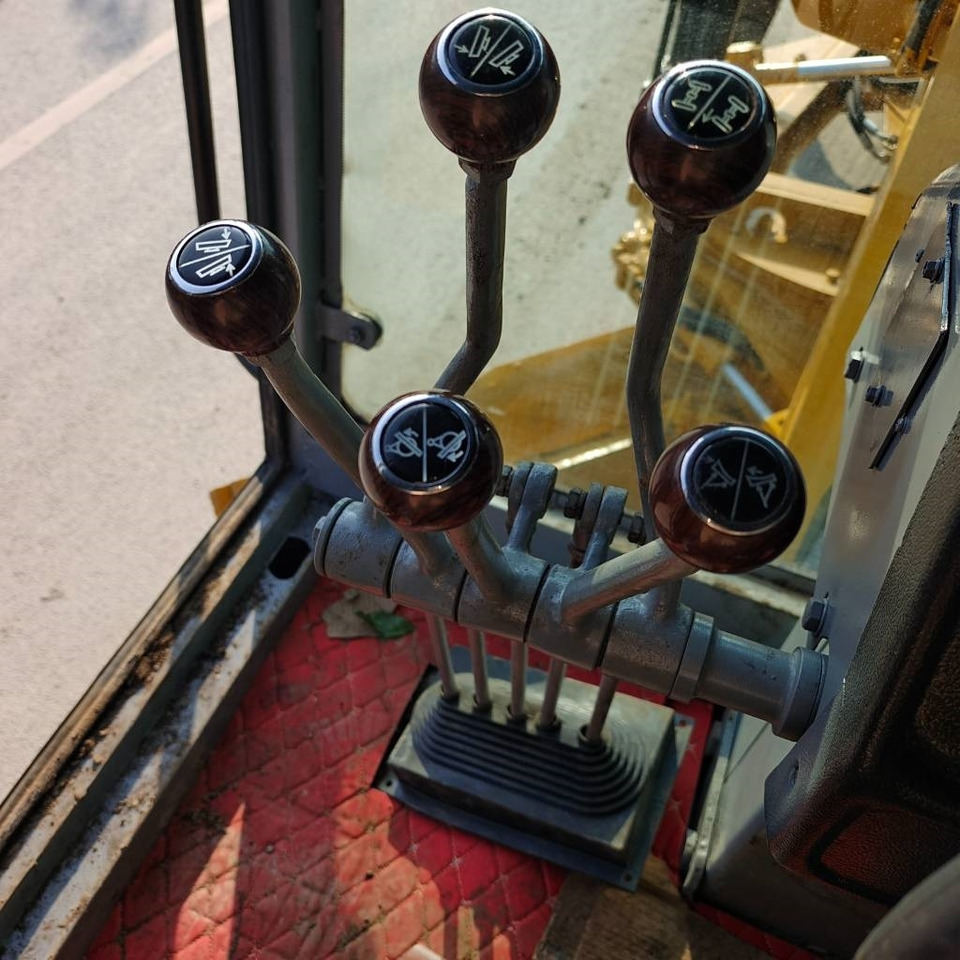 CAT 140 H - Motoniveladora: foto 3 CAT 140 H - Motoniveladora: foto 3