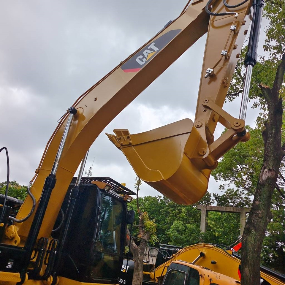 Escavadora de rastos CAT 320 D2: foto 16