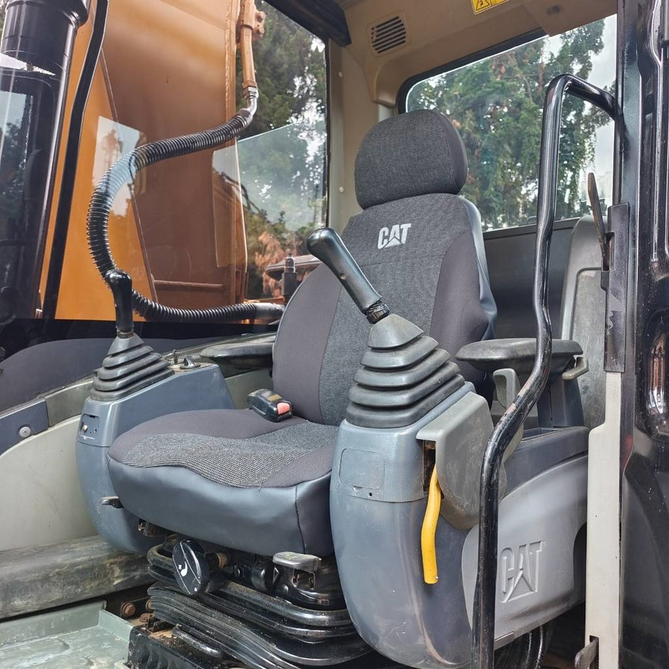 Escavadora de rastos CAT 320 D2: foto 22