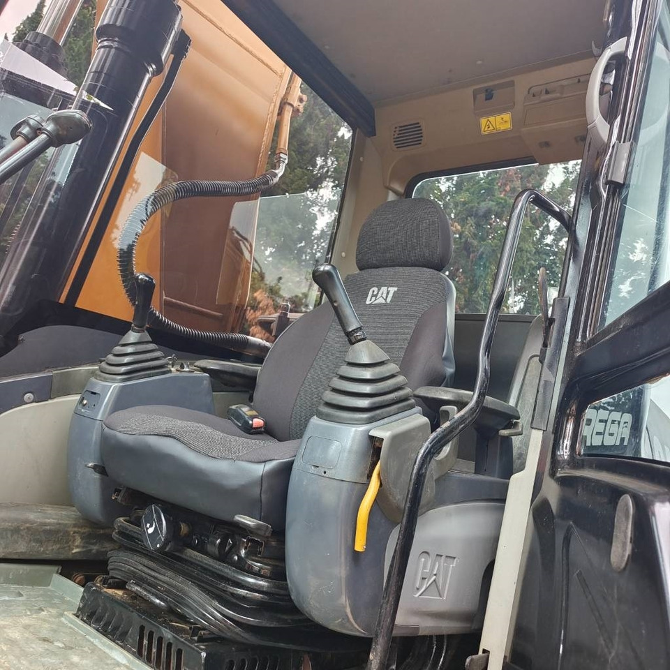 Escavadora de rastos CAT 320 D2: foto 26