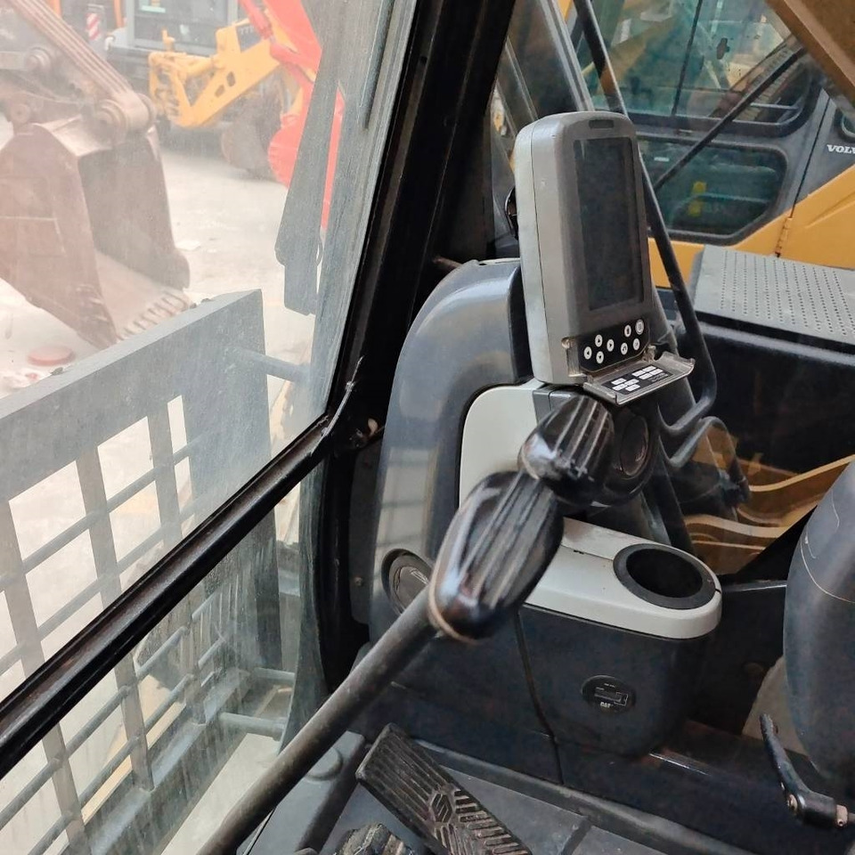Escavadora de rastos CAT 330 D L: foto 11